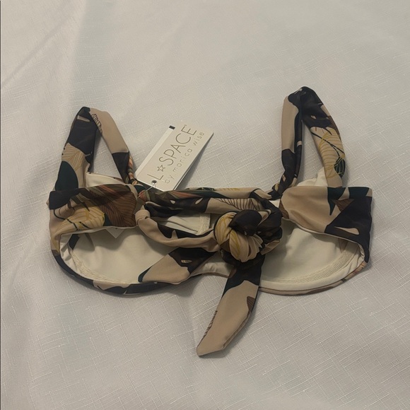 L*Space Tan Multi Lotus Land floral bikini top SZ SM Palm leaves vacay beach NWT - Picture 2 of 9